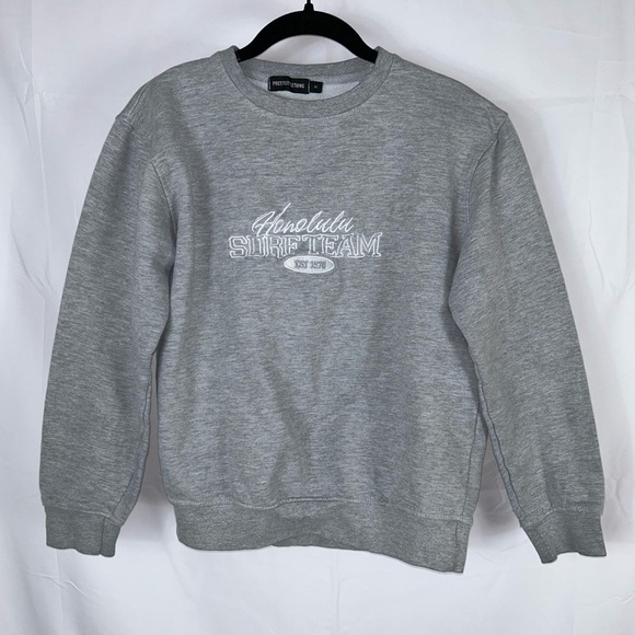 PrettyLittleThing Sweatshirt Honolulu Surf Embroidered Relaxed Long Sleeve Crew - Picture 3 of 11